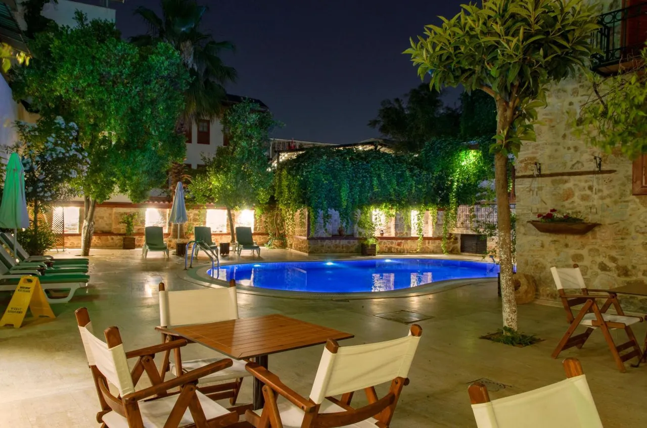White Garden Hotel (Adults Only) — rooms and atmosphere