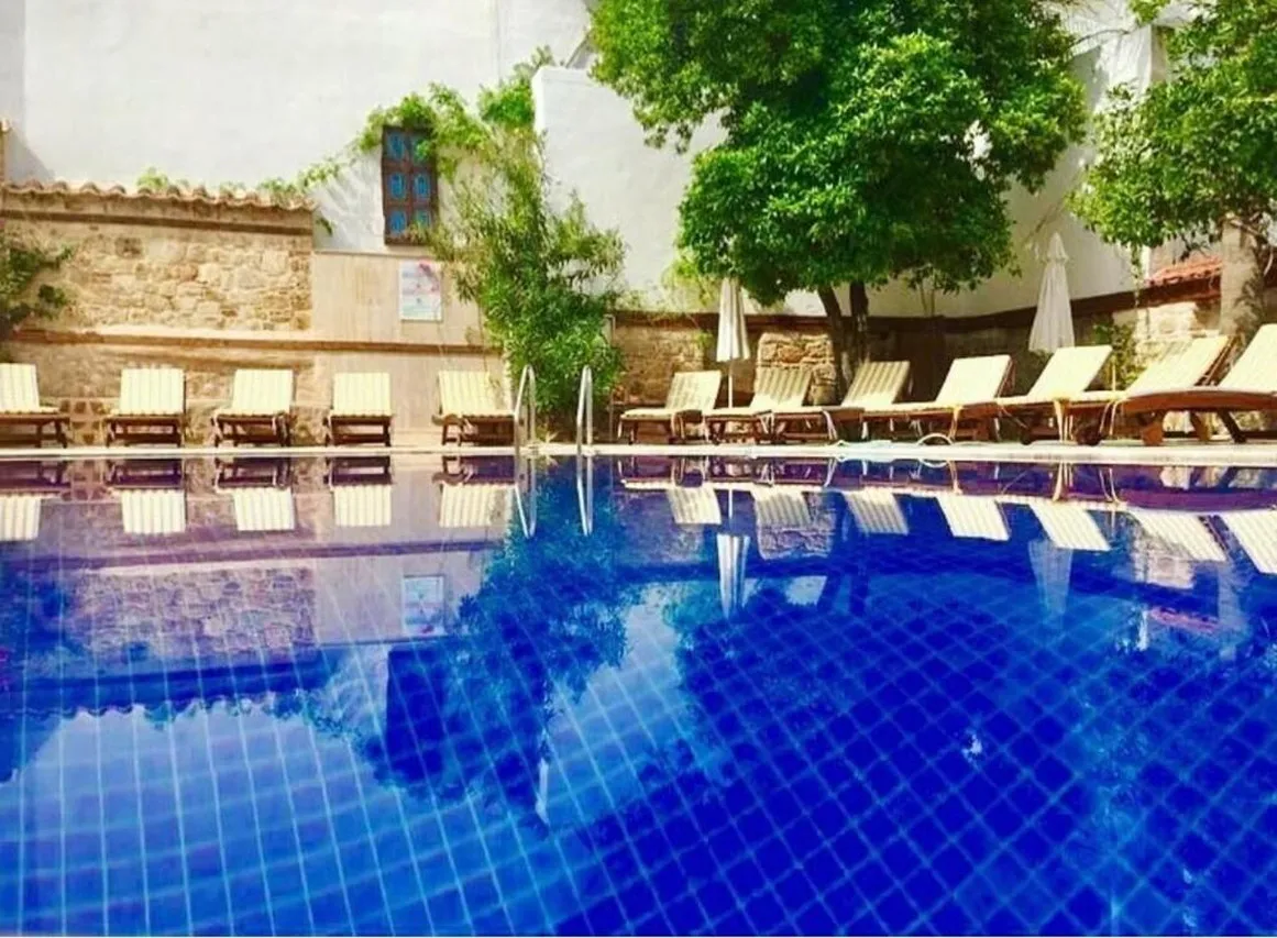 White Garden Hotel (Adults Only) — rooms and atmosphere