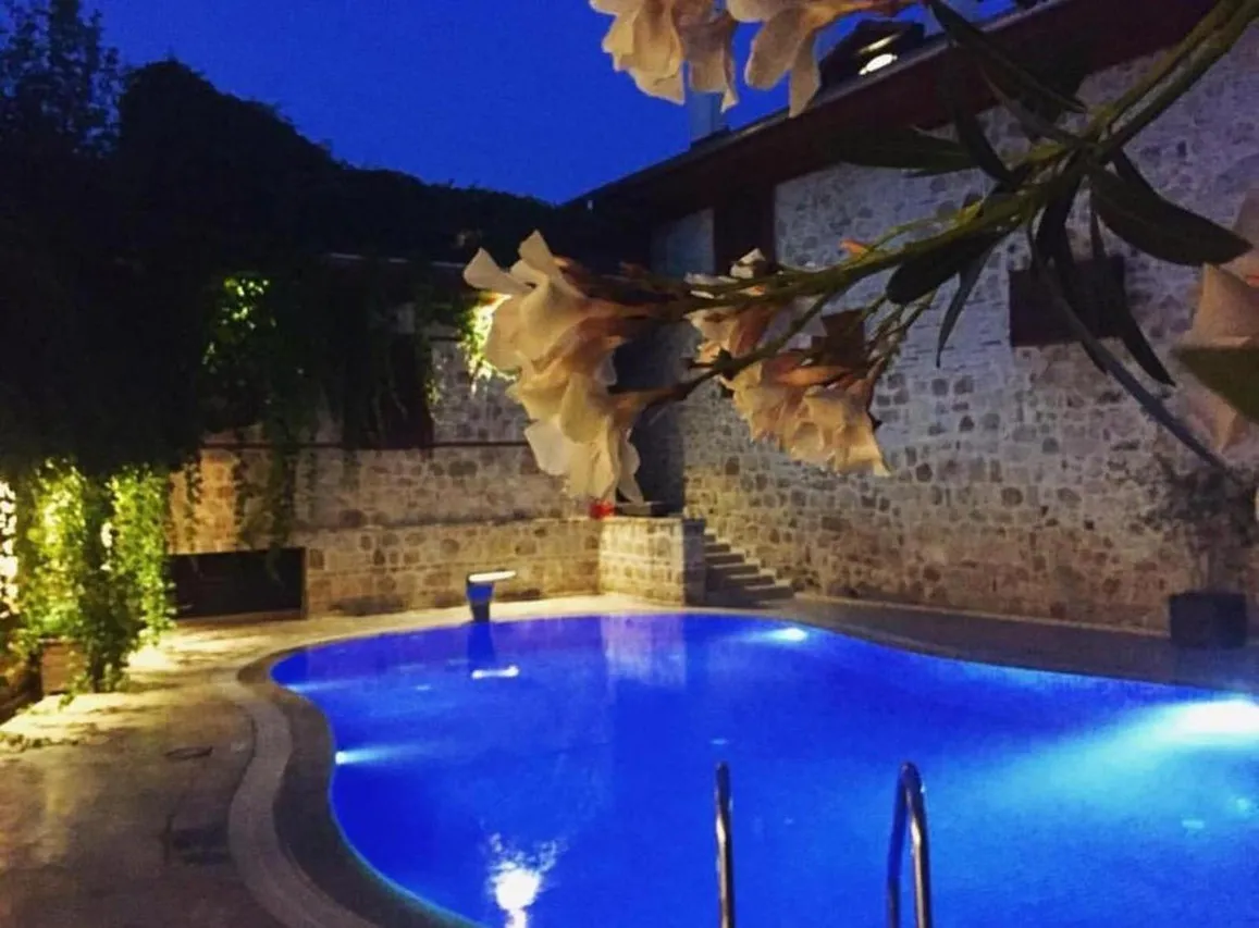White Garden Hotel (Adults Only) — rooms and atmosphere
