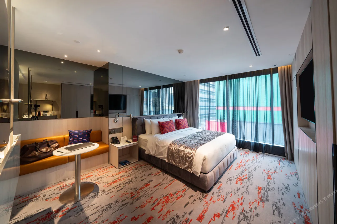 WOLO Kuala Lumpur — rooms and atmosphere
