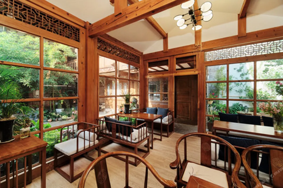 Xilu Xiaoxie Inn Lijiang — rooms and atmosphere
