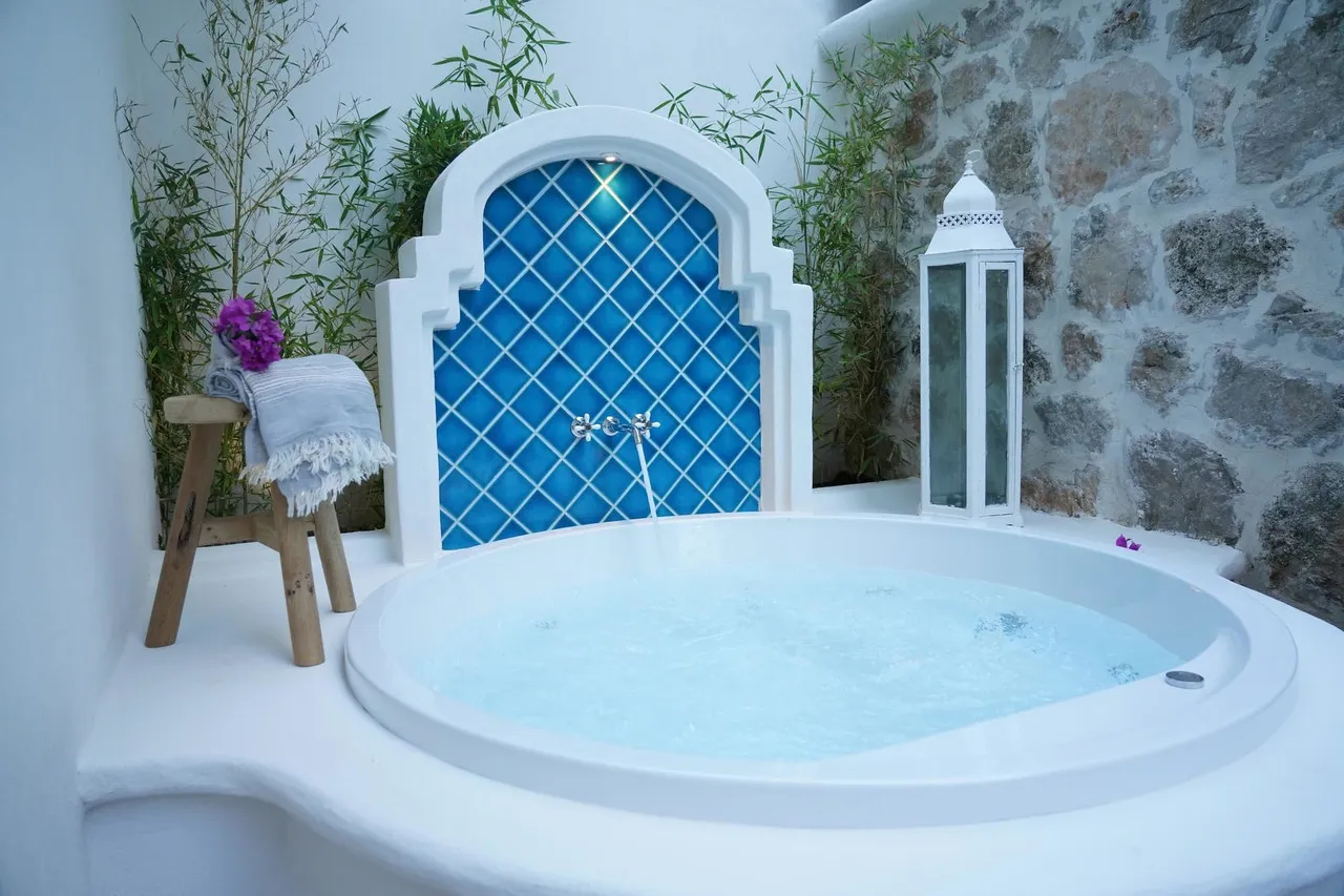 Yacht Boheme Hotel — rooms and atmosphere