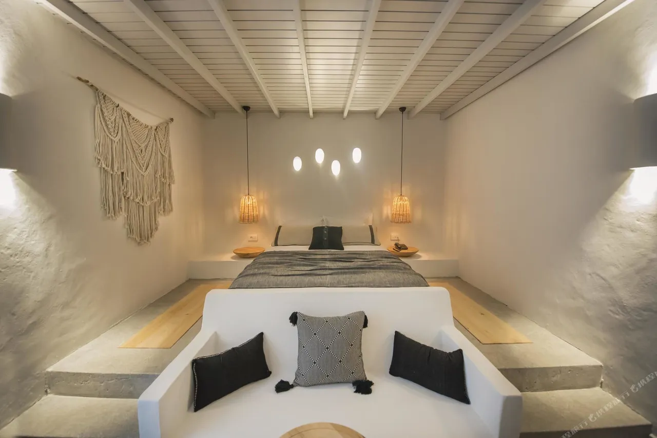 Yacht Boheme Hotel — rooms and atmosphere