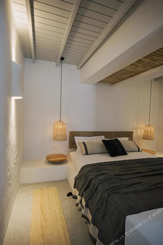 Yacht Boheme Hotel — rooms and atmosphere