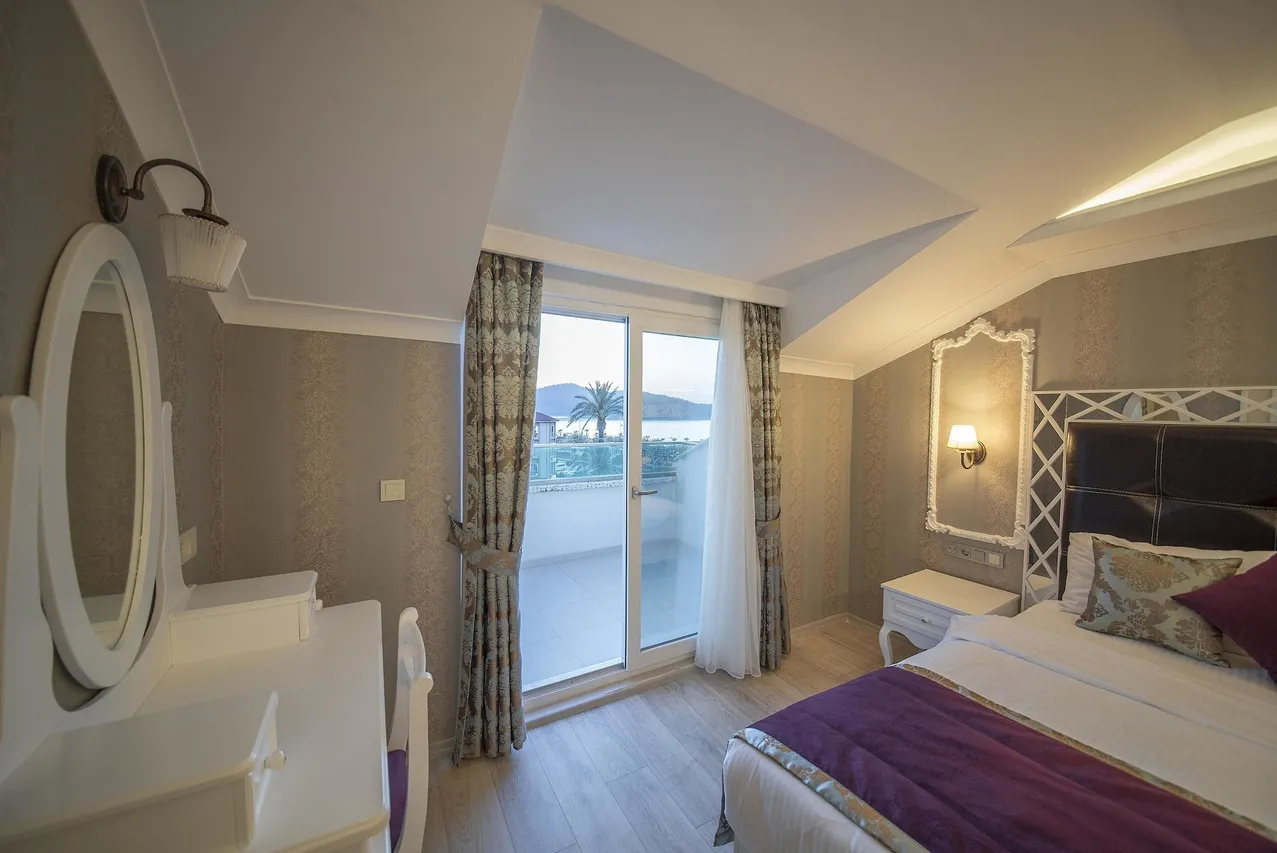 Yeniceri City Hotel — rooms and atmosphere