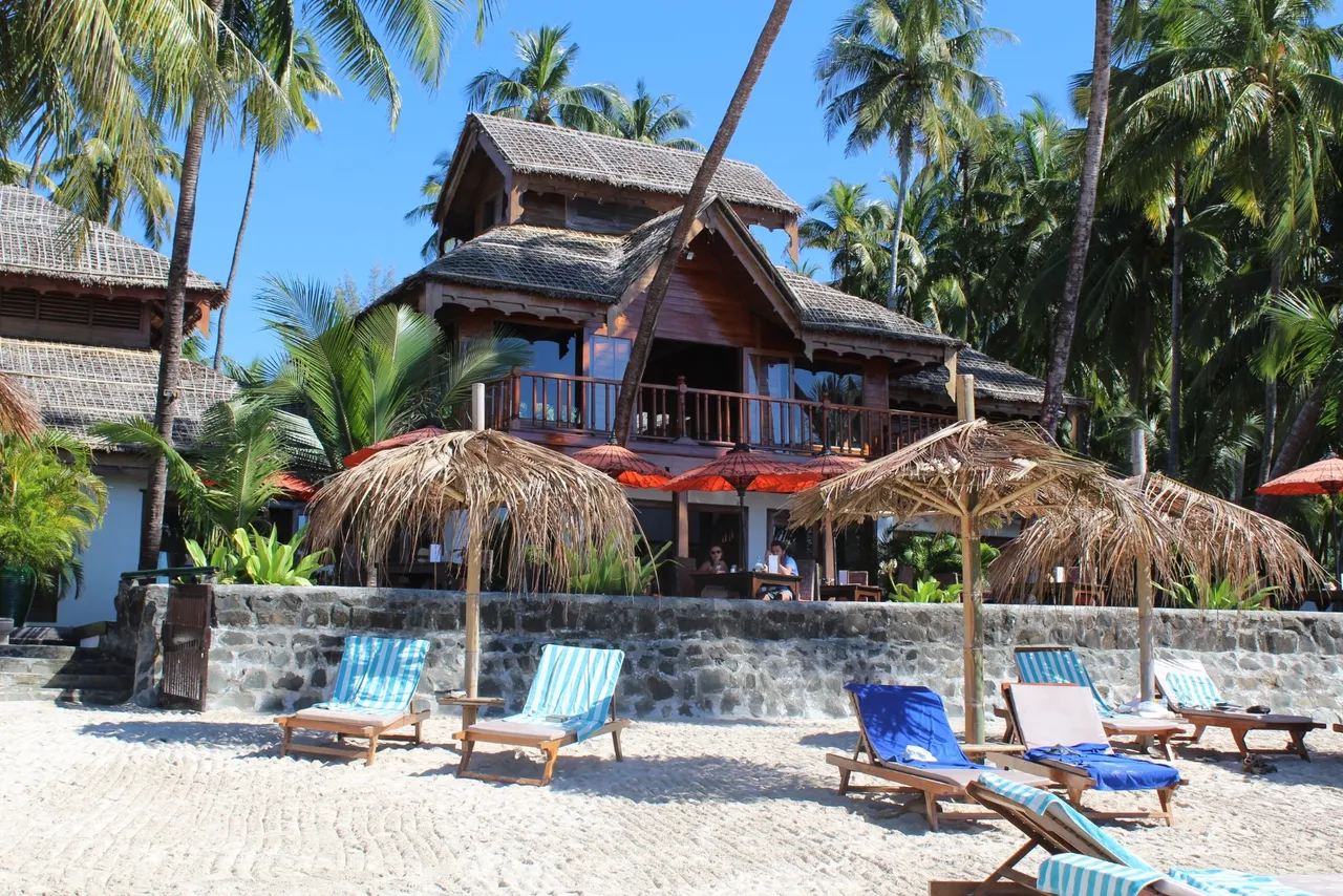 Yoma Cherry Lodge — โรงแรมในหาดงาปาลี