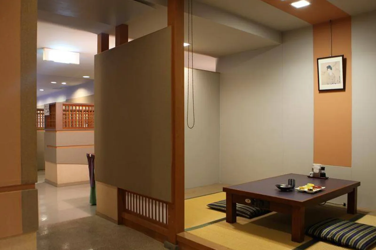 Yorozuya Annex Yurakuan — rooms and atmosphere