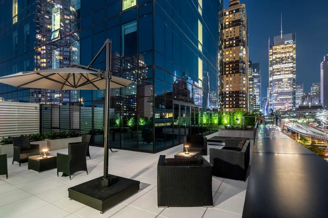 YOTEL New York — rooms and atmosphere