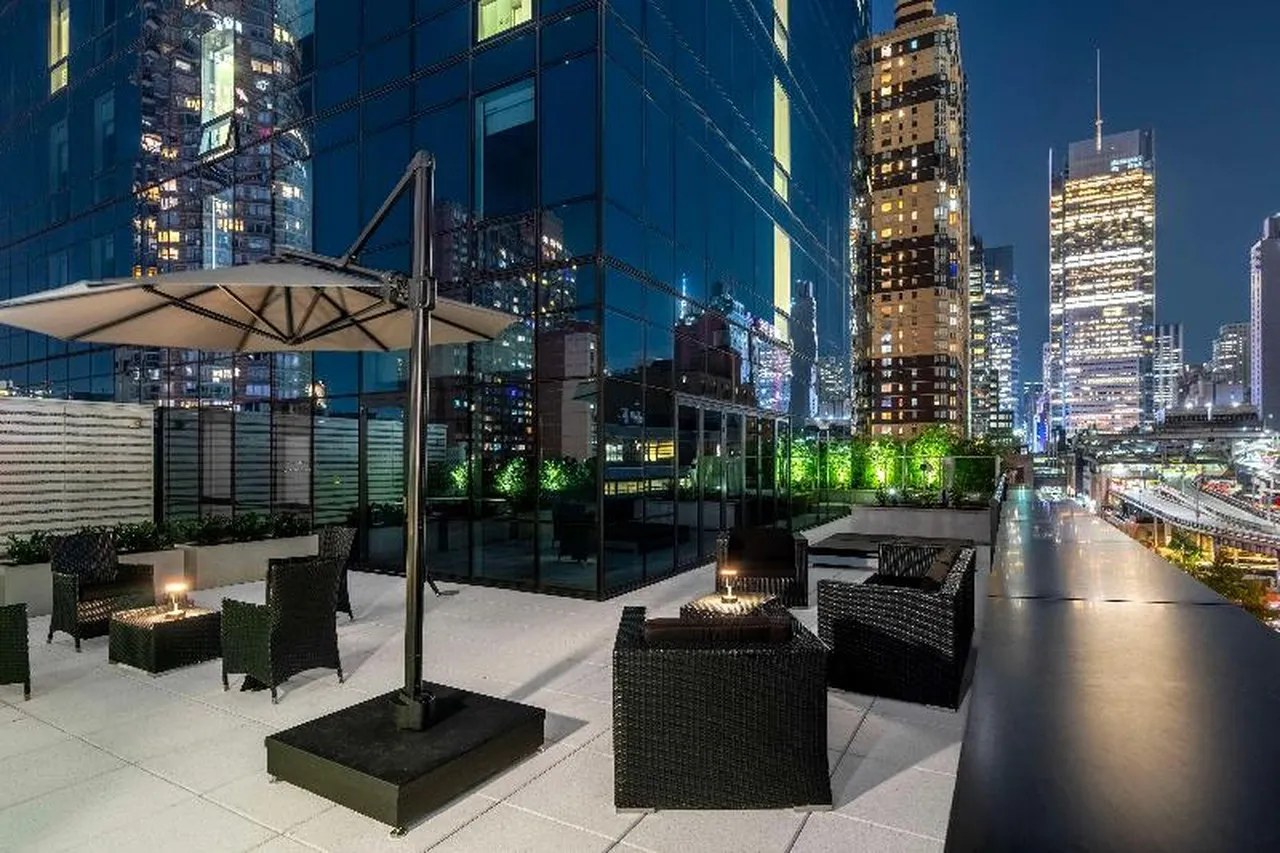 YOTEL New York — rooms and atmosphere