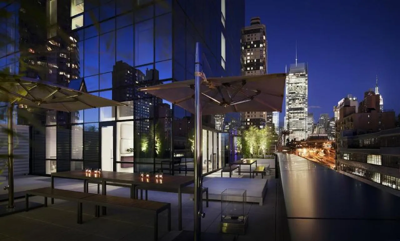 YOTEL New York — rooms and atmosphere
