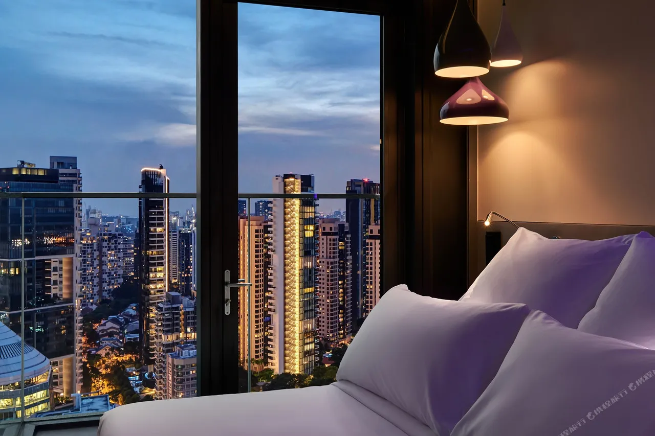 YOTEL Singapore Orchard Road — rooms and atmosphere
