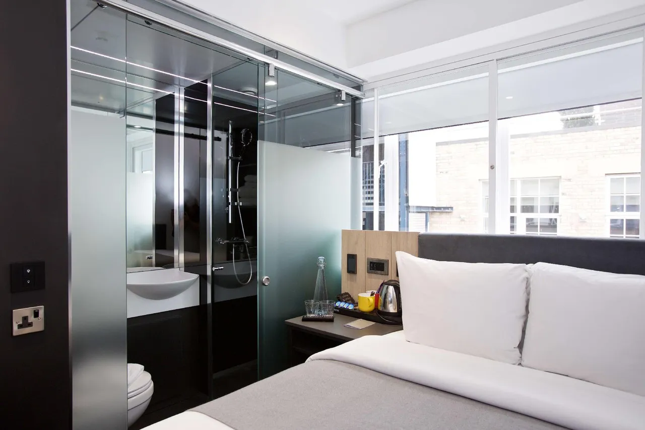 Z Hotel Tottenham Court Road — rooms and atmosphere