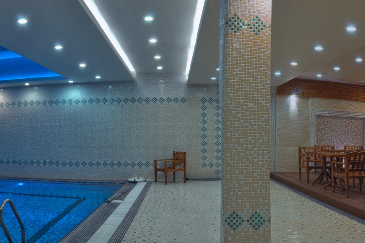 Zandiyeh Hotel — ภาพห้องพักและบรรยากาศ
