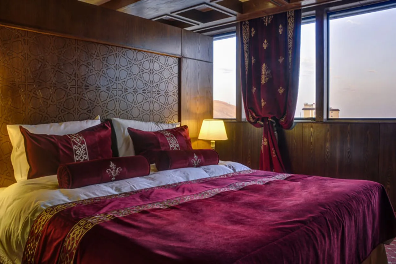 Zandiyeh Hotel — ภาพห้องพักและบรรยากาศ