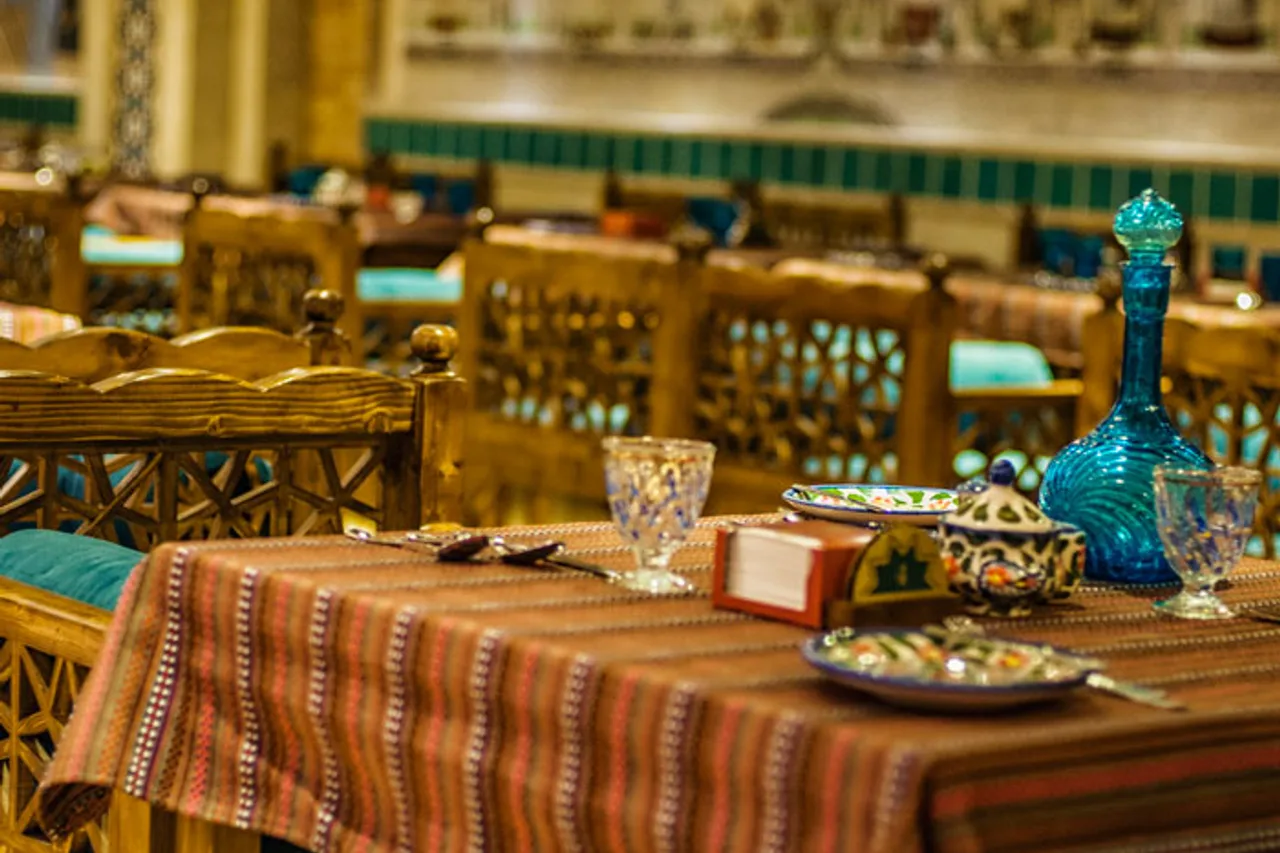 Zandiyeh Hotel — ภาพห้องพักและบรรยากาศ