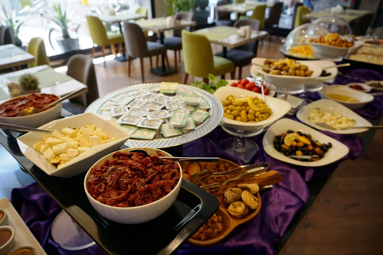 Zeniva Hotel — rooms and atmosphere