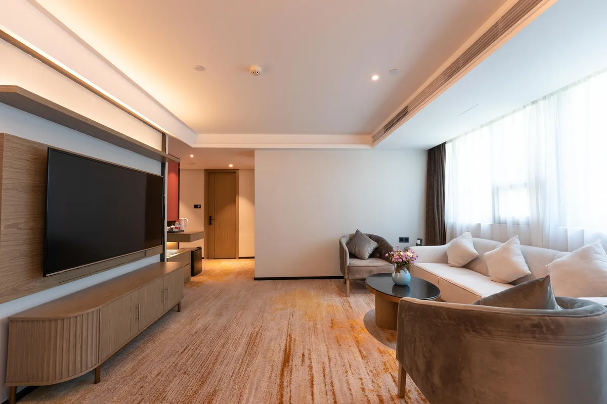 ZTL Hotel Shenzhen — rooms and atmosphere