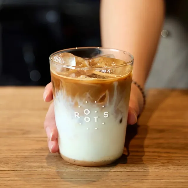Roots Coffee (เดอะ คอมมอนส์ ทองหล่อ) – Orange tonic cold brew ในกรุงเทพฯ