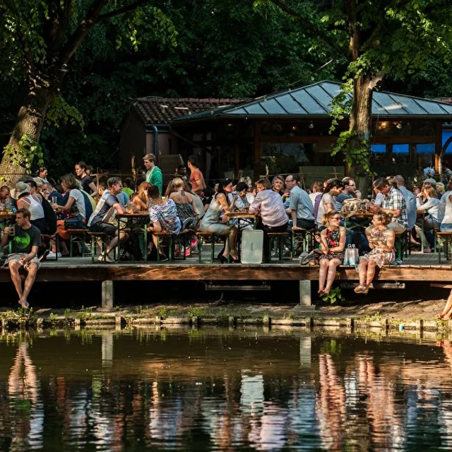 คาเฟ่ อัม นอยเอน เซ (Café am Neuen See) – พิซซ่า ในเบอร์ลิน