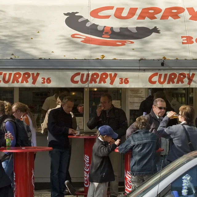 เคอร์รี่ 36 (Curry 36) – Currywurst mit Darm (มีปลอก) ในเบอร์ลิน