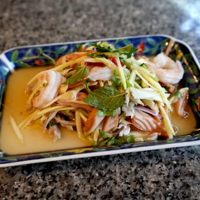 บ้านไม้ชายน้ำ – ห่อหมกปลาช่อน ในเขาใหญ่