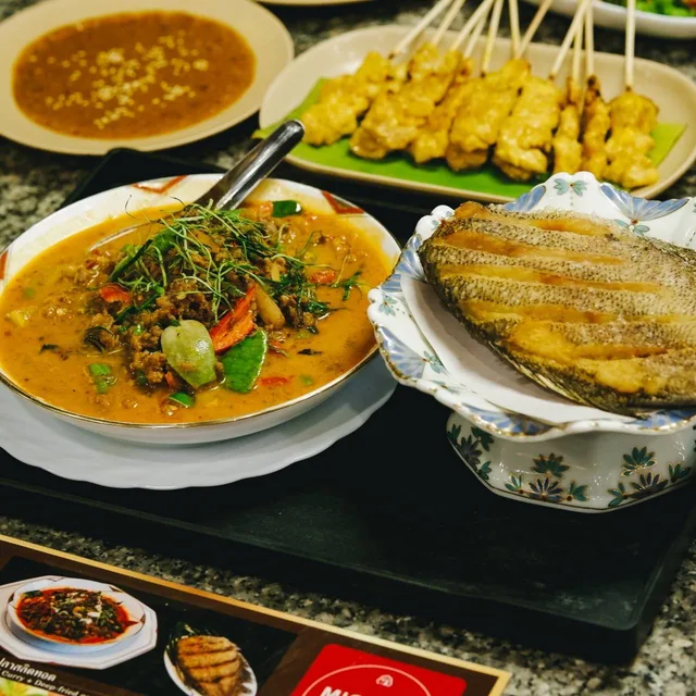 บ้านไม้ชายน้ำ – แกงป่าไก่บ้านไข่ฟู ในเขาใหญ่