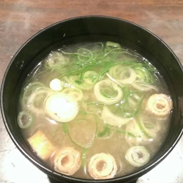 เกียวซ่าเชาเชา สาขาซันโจ คิยามาจิ (Chao Chao Gyoza Sanjo Kiyamachi) – เกียวซ่าคำเดียวสูตรหมูดั้งเดิม ในเกียวโต