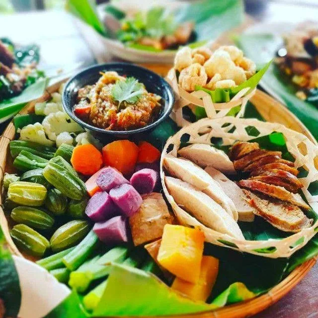 เฮือนภูคา – ปีกไก่ทอดมะแขว่น ในน่าน