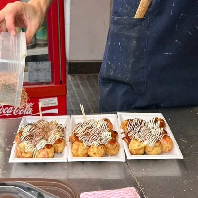 ทาโกยากิโคงะริว (Kougaryu Takoyaki) – ทาโกยากิซอส-มาโย (ลายตาข่าย) ในโอซาก้า