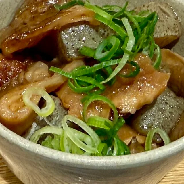 คุชิคัตสึ ดารุมะ (Kushikatsu Daruma) – คุชิคัตสึต้นตำรับ (เนื้อ) ในโอซาก้า