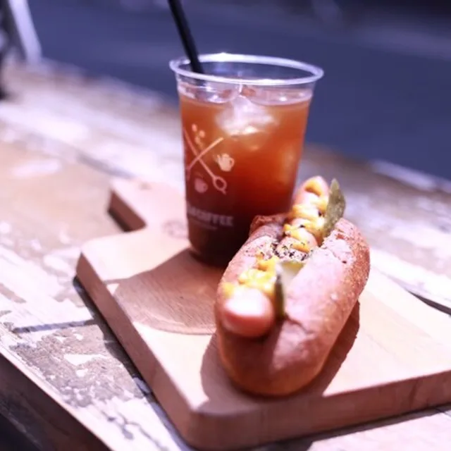 ลีโล คอฟฟี่ โรสเตอร์ส (LiLo Coffee Roasters) – ลาเต้เอสเพรสโซ single-origin ในโอซาก้า