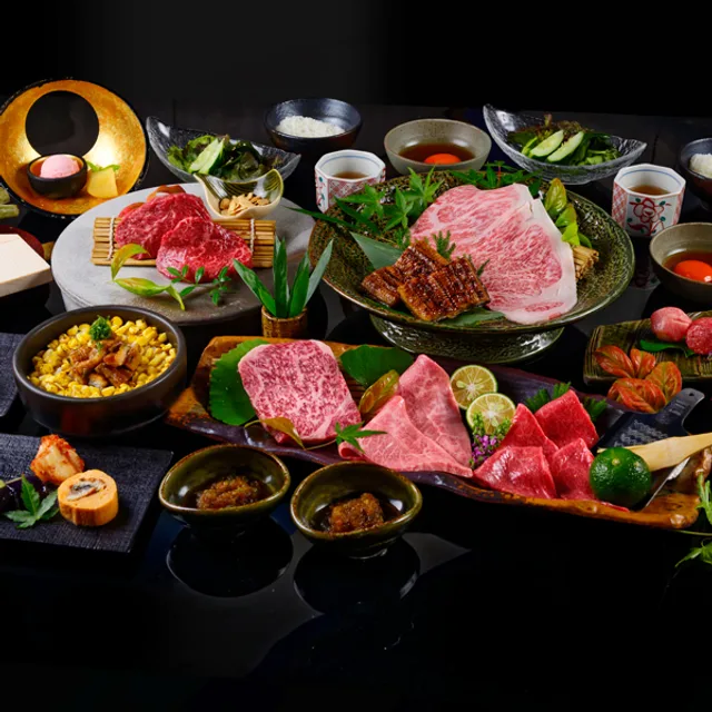 มัตสึซากะกิว ยากินิคุ เอ็ม (Matsusakagyu Yakiniku M) – จานโอมากาเสะเนื้อมัตสึซากะ 8 ส่วน ในโอซาก้า
