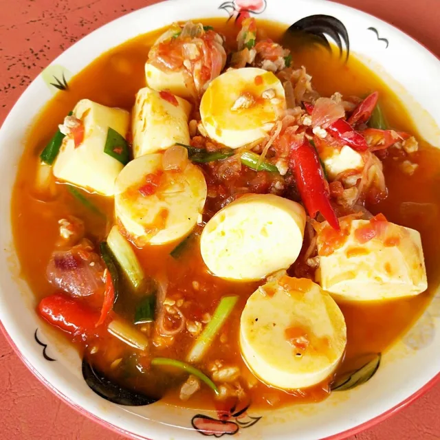 ร้านอาหารชุมชนจีนยูนนาน หมู่บ้านสันติชล – หมูพันปี ในปาย