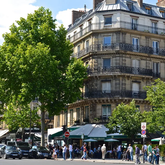 เล เดอ มาโก (Les Deux Magots) – ช็อกโกแลตร้อนสูตรโบราณ (Chocolat à l'ancienne) ในปารีส