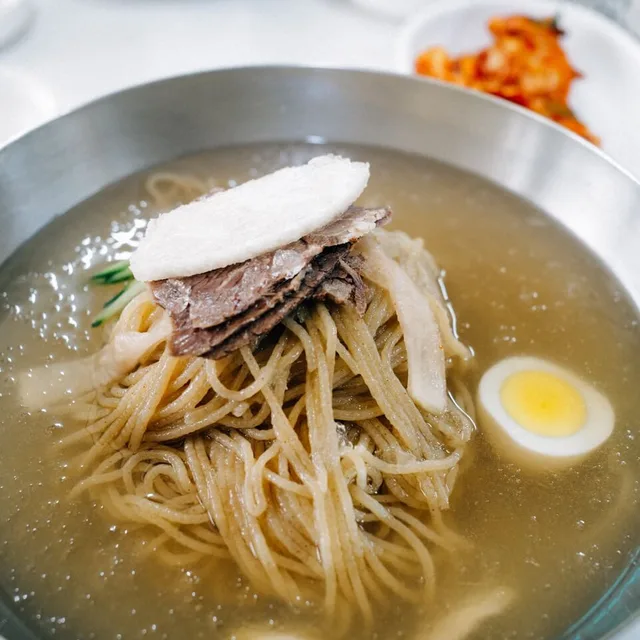 อึลมิลแด (Eulmildae) – มุลเนงมยอน (บะหมี่เย็นน้ำ) ในโซล