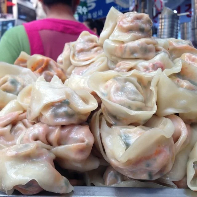 ตลาดควังจัง (ร้านบินแดต๊อก ซุนฮีเน) – บินแดต๊อก (แพนเค้กถั่วเขียว) ในโซล