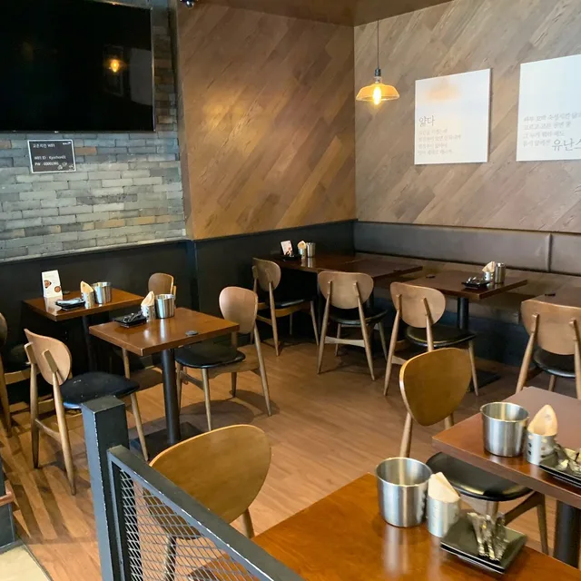 เคียวชอน ชิคเก้น (Kyochon Chicken) – Kyochon Original (ซอยการ์ลิก โชยุกระเทียม) ในโซล
