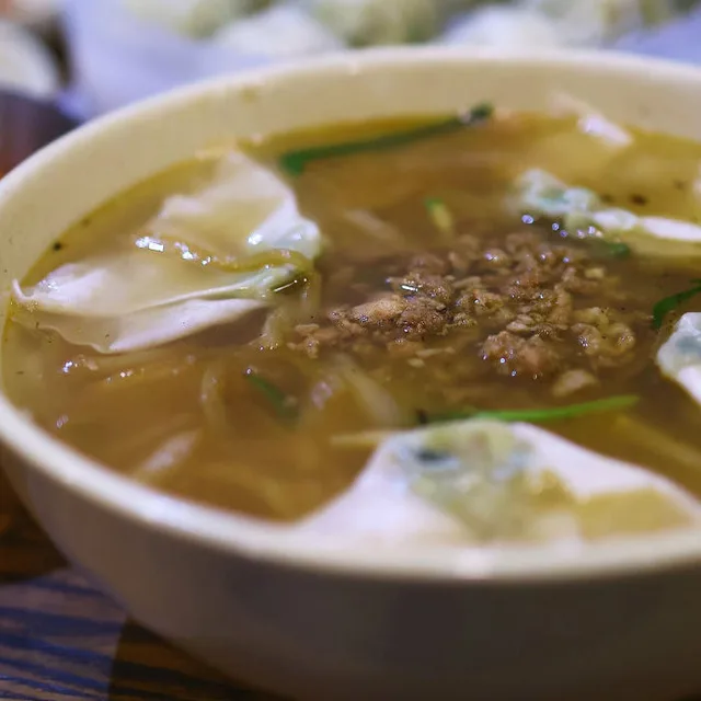 หมยองดง เคียวจา (Myeongdong Kyoja) – มันดู (เกี๊ยว) ในโซล