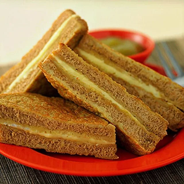 ย่ากุนกายาโทสต์ (Ya Kun Kaya Toast) – ไข่ลวกยางมะตูม (Soft-boiled eggs) ในสิงคโปร์ (ใจกลางเมือง)