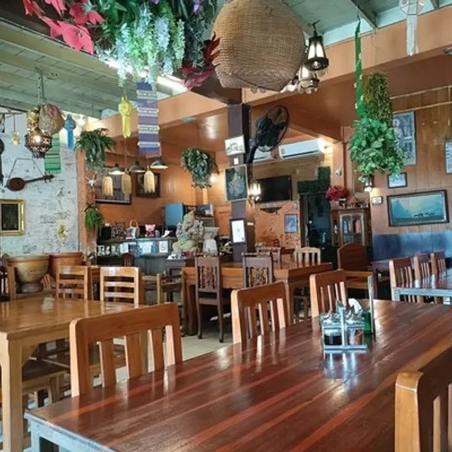 ปูเรสเตอรองท์ – ผัดไทย ในสุโขทัย
