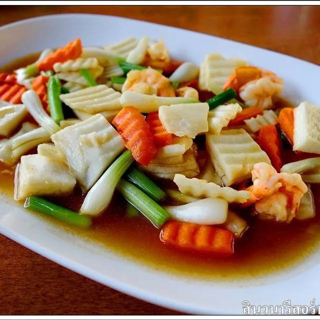 ห้องอาหารสินวนา – ทอดมันปลากราย ในสุโขทัย