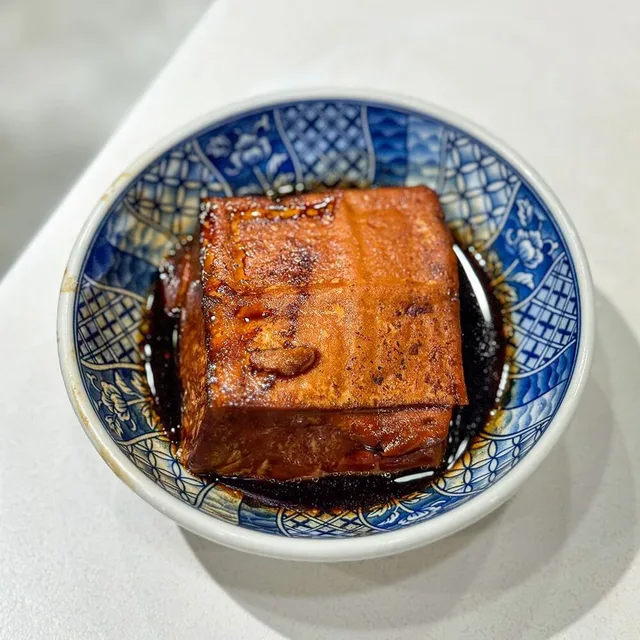 เสี่ยวหวางจู่กวา (小王煮瓜 - Wang's Broth) – ข้าวหมูตุ๋น (滷肉飯) ในไทเป