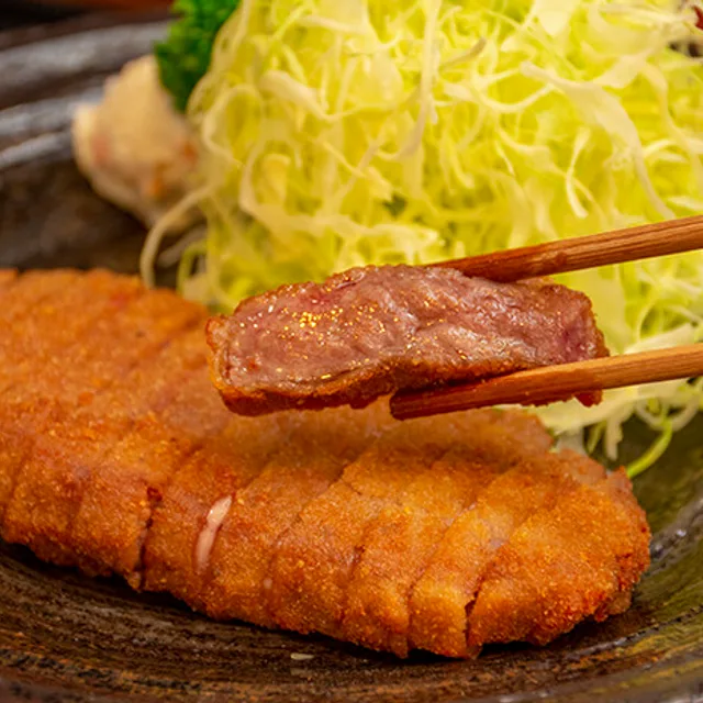 กิวคัตสึ โมโตมูระ (Gyukatsu Motomura) – กิวคัตสึเซ็ต (เนื้อวัวชุบทอด 1/1.5/2 ชิ้น ย่างเองบนหินร้อน) ในโตเกียว