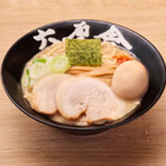 โรคุรินชะ (Rokurinsha) – โทคุเซ สึเคเมน (ใส่หมูชาชู ไข่ต้ม สาหร่าย) ในโตเกียว