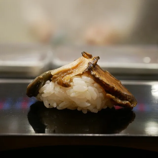ซูชิได (Sushi Dai) – เซ็ตโอมากาเสะ (นิงิริ 9-10 คำเชฟเลือกให้ + คำสุดท้ายเลือกเอง) ในโตเกียว