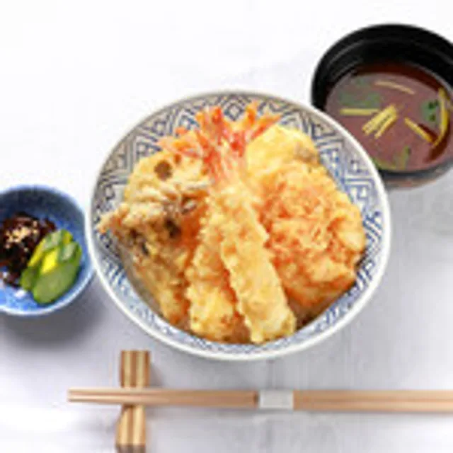 สึนาฮาจิ (Tsunahachi) – เทนดง (ข้าวหน้าเทมปุระราดซอส) ในโตเกียว